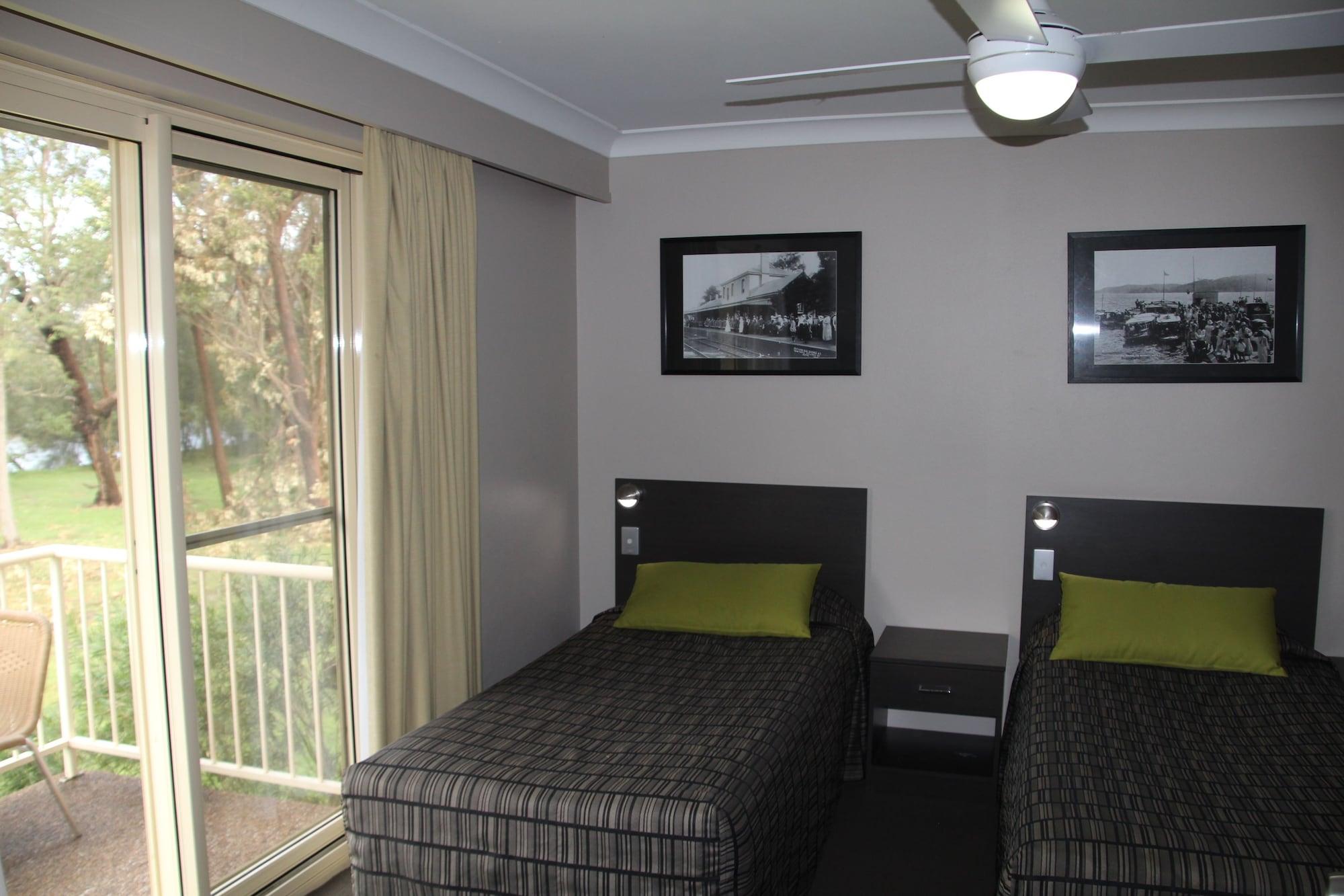 The Galaxy Motel กอสเฟิร์ด ภายนอก รูปภาพ